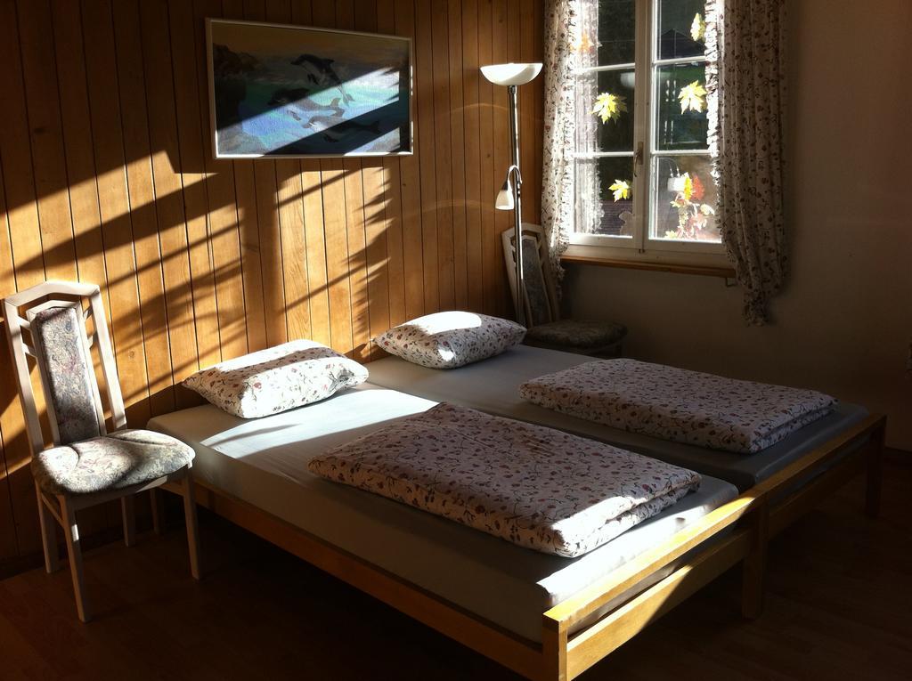 Gasthof Am Bach Acomodação com café da manhã Boltigen Quarto foto