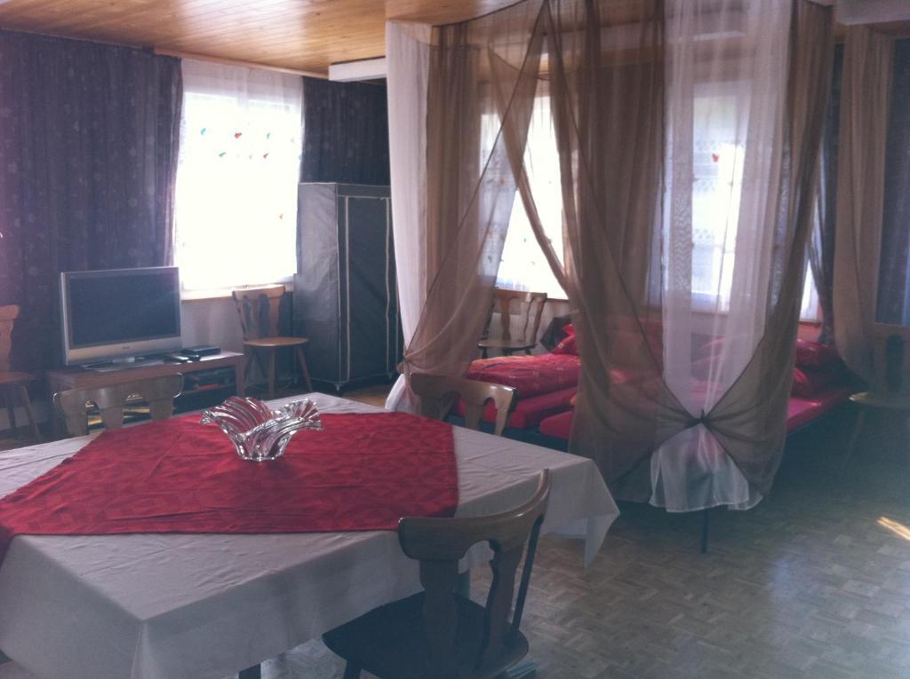 Gasthof Am Bach Acomodação com café da manhã Boltigen Quarto foto